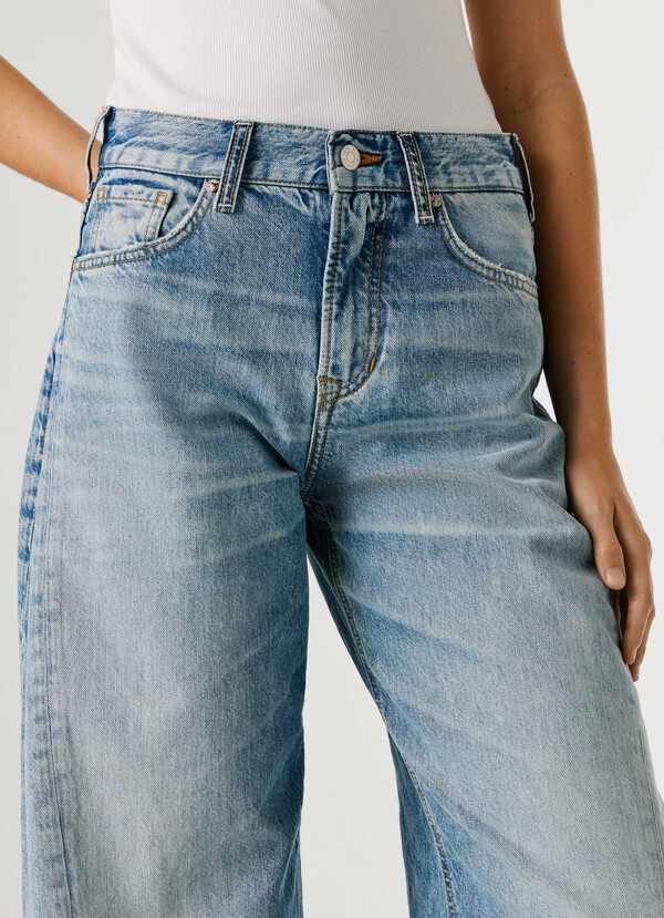 MID-RISE LOOSE FIT JEANS
