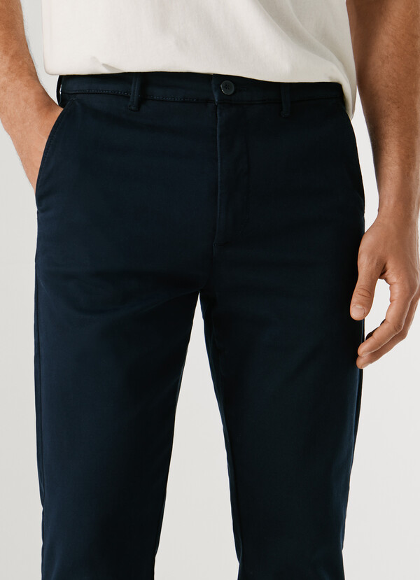 SLIM FIT CHINOS