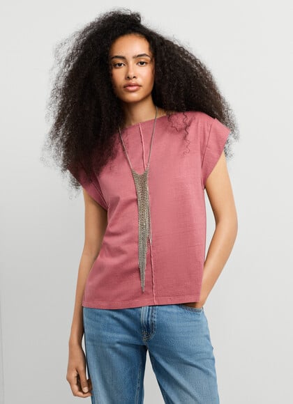 T-SHIRT WITH DECORATIVE STITCHING