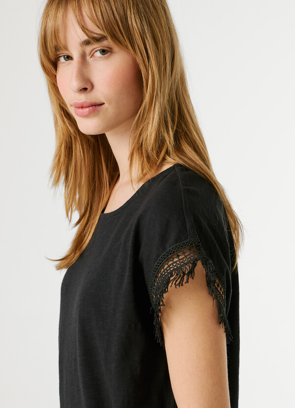 CREW NECK T-SHIRT WITH FRINGES