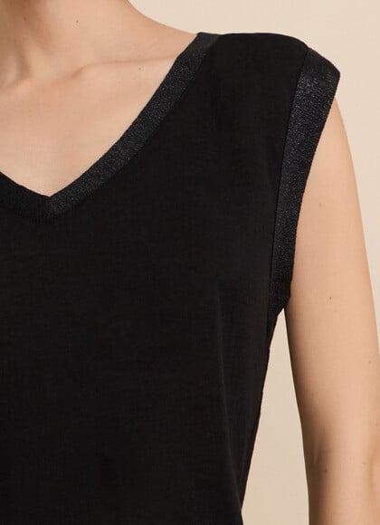 V-NECK SLEEVELESS T-SHIRT