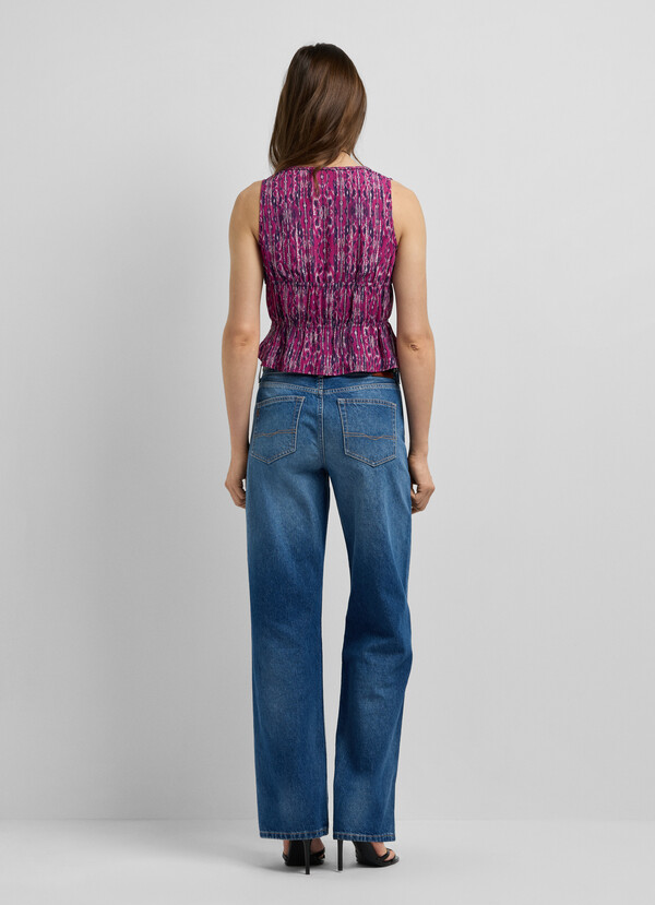 V-NECK SLEEVELESS TOP