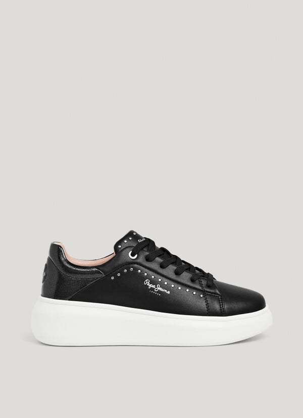 SNEAKERS IN PELLE CON BORCHIE - YARA