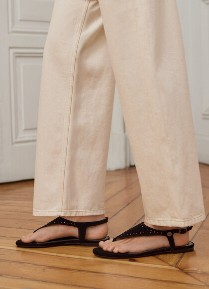 FLAT SUEDE SANDALS