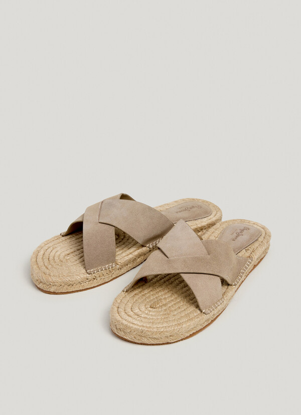FLAT SANDALS WITH CROSSED STRAPS