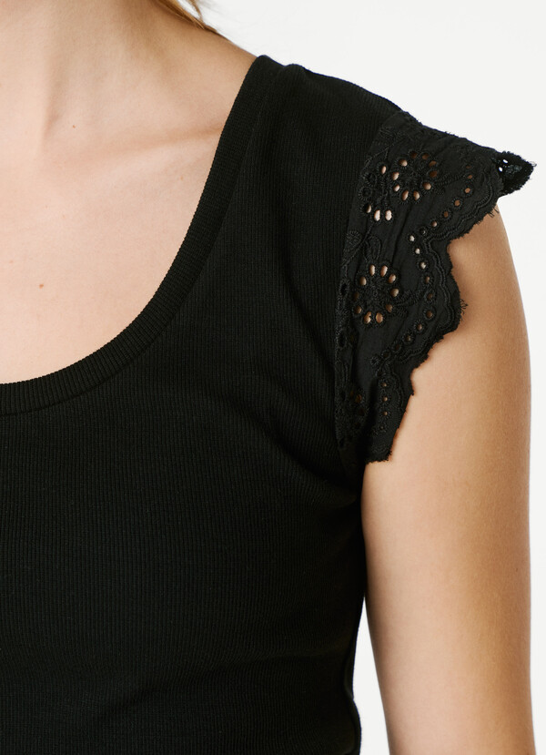 SLEEVELESS RIBBED BLOUSE