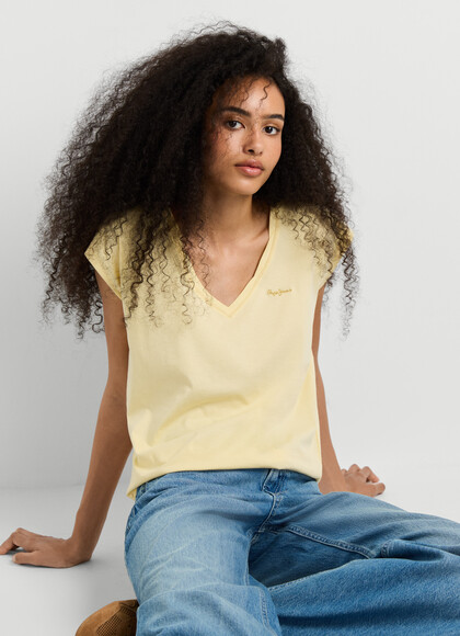 V-NECK LOGO PRINT T-SHIRT