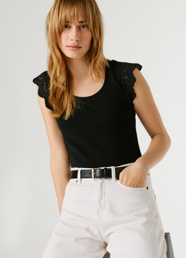 SLEEVELESS RIBBED BLOUSE