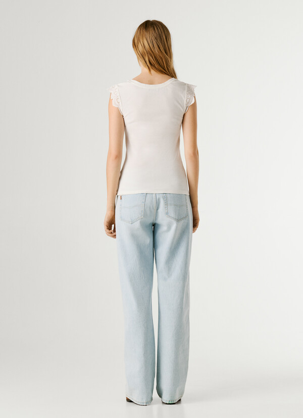 SLEEVELESS RIBBED BLOUSE