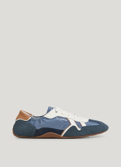 TRAINERS WITH SUEDE DETAILS