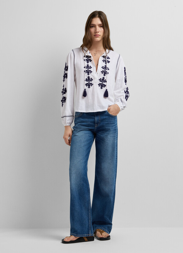 BLOUSE WITH FLORAL EMBROIDERY