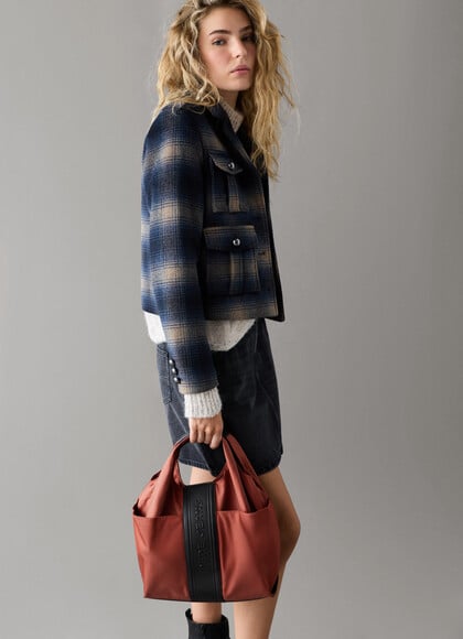 HOBO BAG WITH MAGNETIC CLOSURE