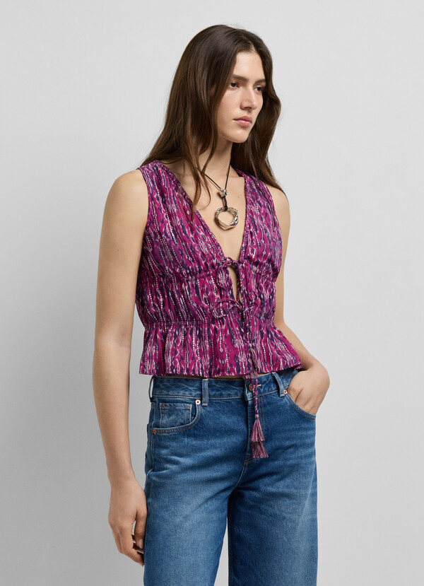 V-NECK SLEEVELESS TOP