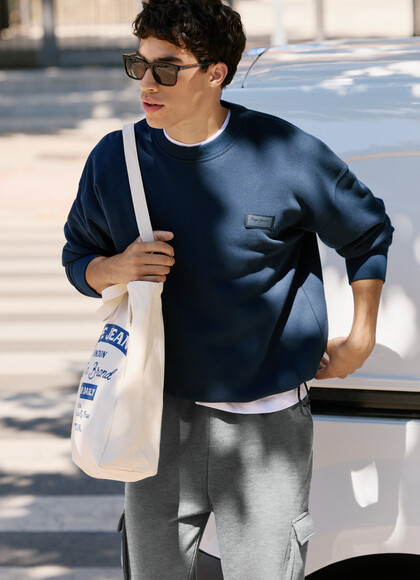 CASUAL FIT CREW NECK SWEATSHIRT