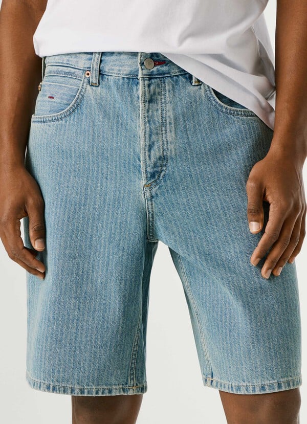 LOOSE FIT DENIM SHORTS