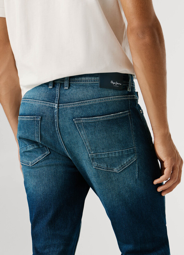 CASH - STRAIGHT FIT MID-RISE JEANS