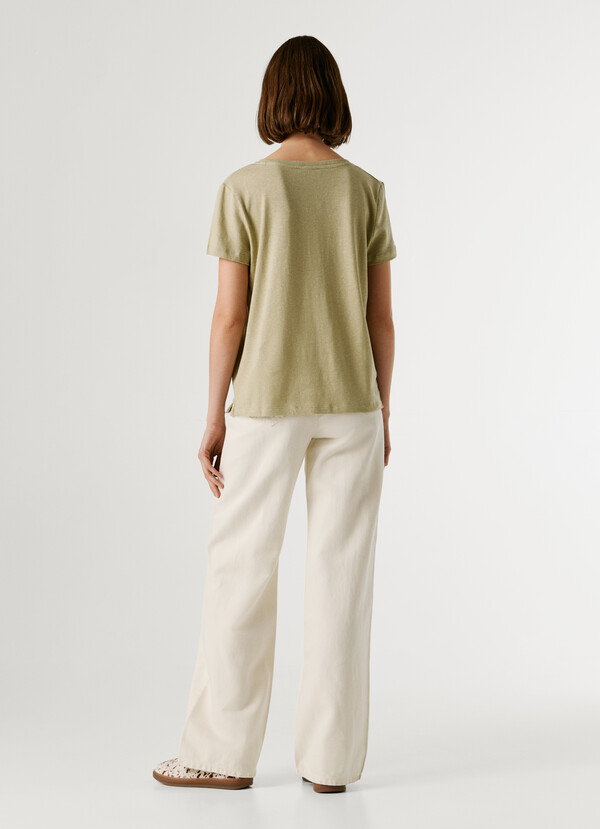 V-NECK EMBROIDERED LOGO T-SHIRT