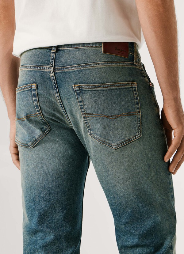 CASH - STRAIGHT FIT MID-RISE JEANS