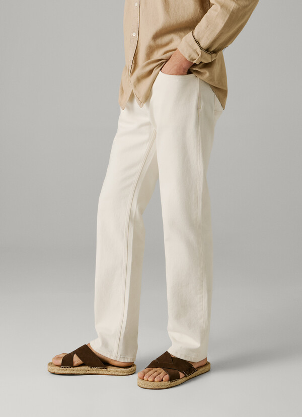 FLAT SANDALS WITH CROSSED STRAPS