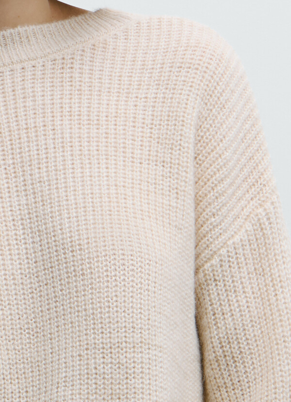 V-NECK KNIT JUMPER