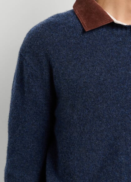 CASUAL FIT CREW NECK KNIT JUMPER