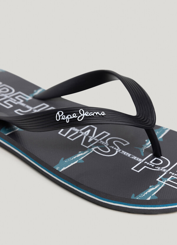 THREE-POINT BEACH FLIP FLOPS SHARKS