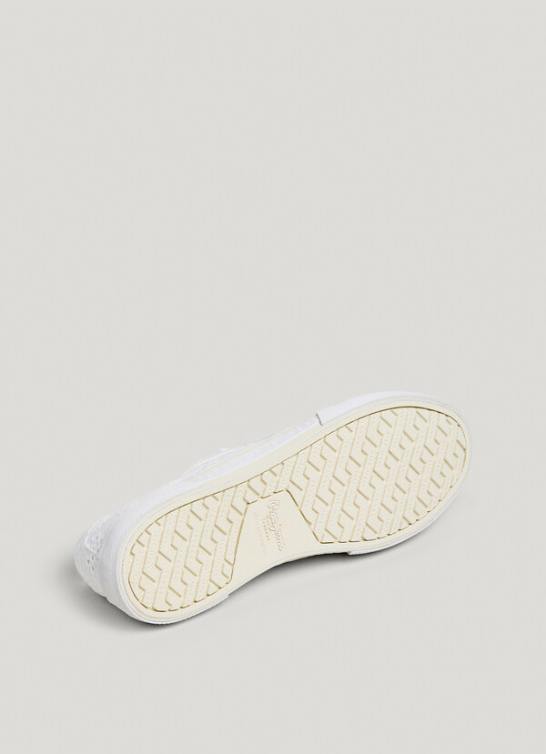 CLASSIC TRAINERS WITH EMBROIDERED DETAILS