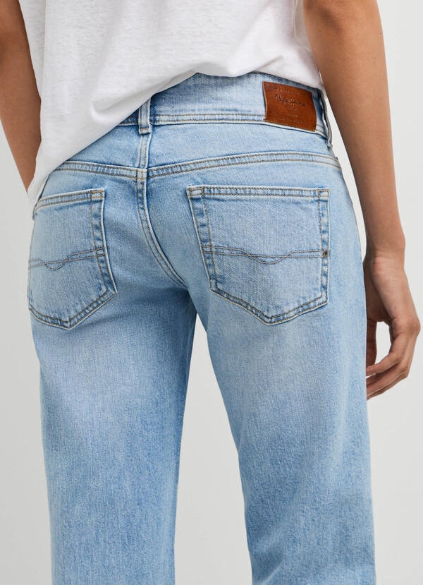 LOW-RISE STRAIGHT FIT JEANS - VENUS