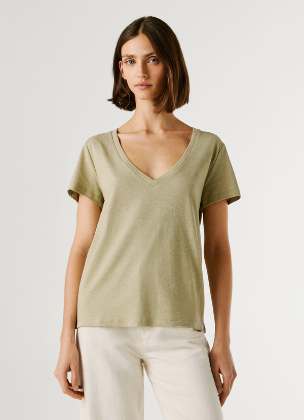 V-NECK EMBROIDERED LOGO T-SHIRT