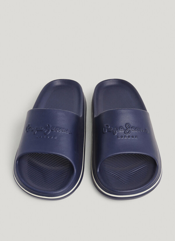 GEFORMTE STRANDSANDALEN