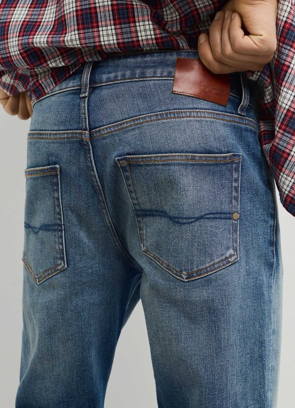 CASH - STRAIGHT FIT MID-RISE JEANS