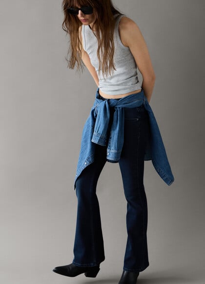 VENUS - MID-RISE FLARE FIT JEANS
