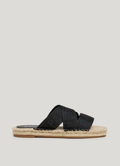 FLAT SANDALS WITH CROSSED STRAPS