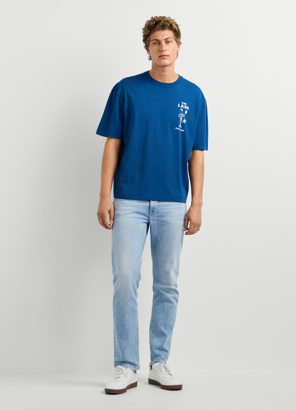 WIDE FIT PRINTED GRAPHIC T-SHIRT