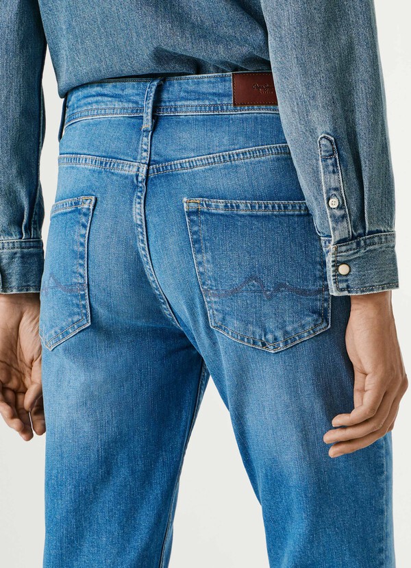 HIGH-RISE TAPER FIT JEANS - VIOLET