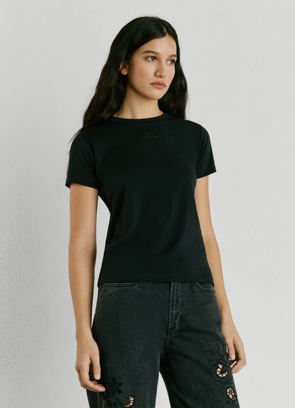 EMBROIDERED W11 LOGO T-SHIRT