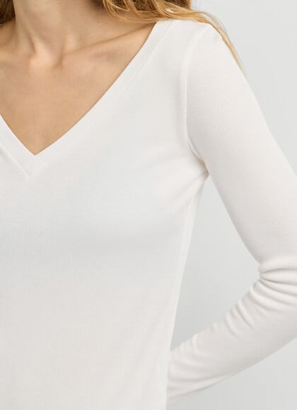 LONG SLEEVE V-NECK T-SHIRT