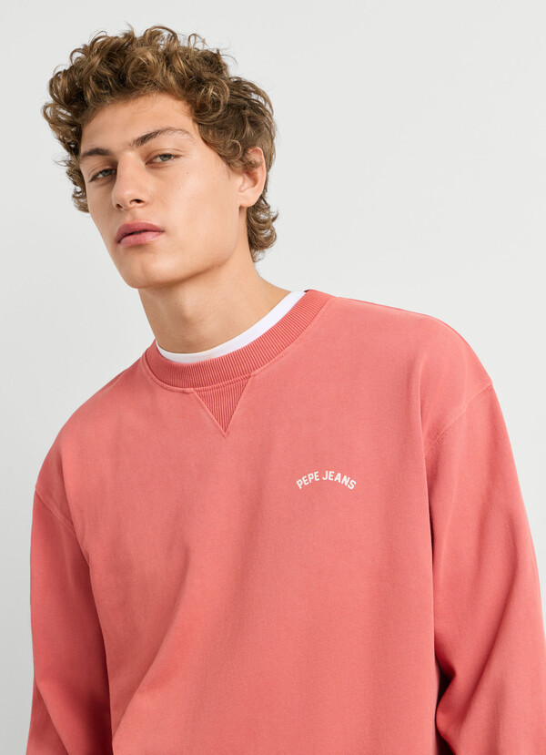 CREW NECK CASUAL FIT SWEATSHIRT