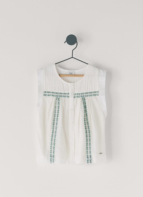 BLUSA CON DETALLES BORDADOS