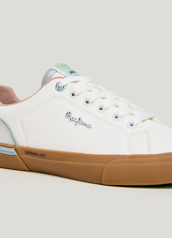 CLASSIC TRAINERS WITH SUEDE DETAILS