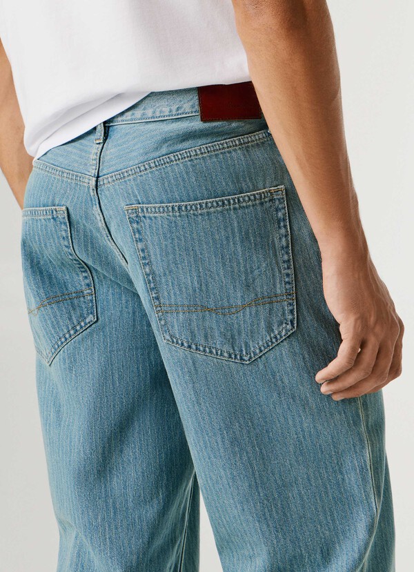 HELIX - LOOSE FIT MID-RISE JEANS