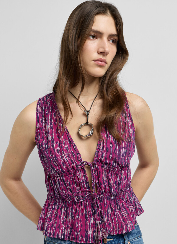 V-NECK SLEEVELESS TOP