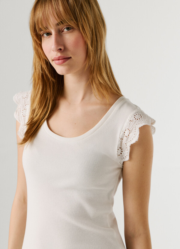 SLEEVELESS RIBBED BLOUSE