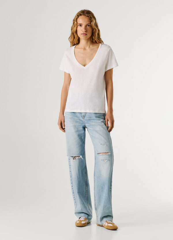 V-NECK EMBROIDERED LOGO T-SHIRT