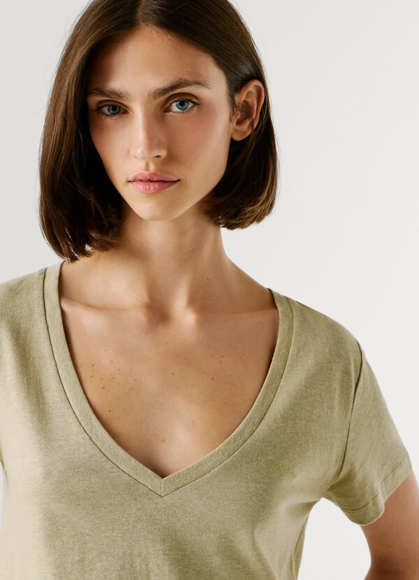 V-NECK EMBROIDERED LOGO T-SHIRT