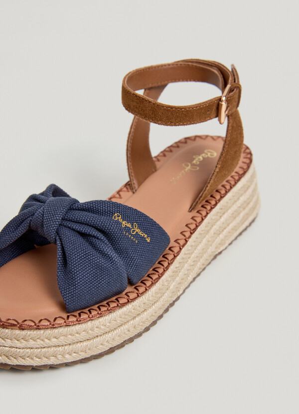 WEDGE SANDALS WITH CROSS STRAPS