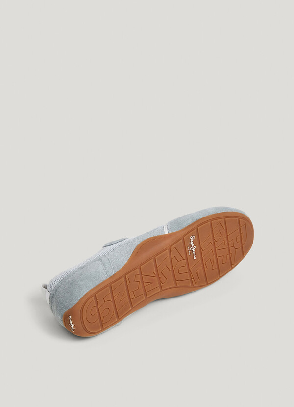 TRAINERS WITH SUEDE DETAILS