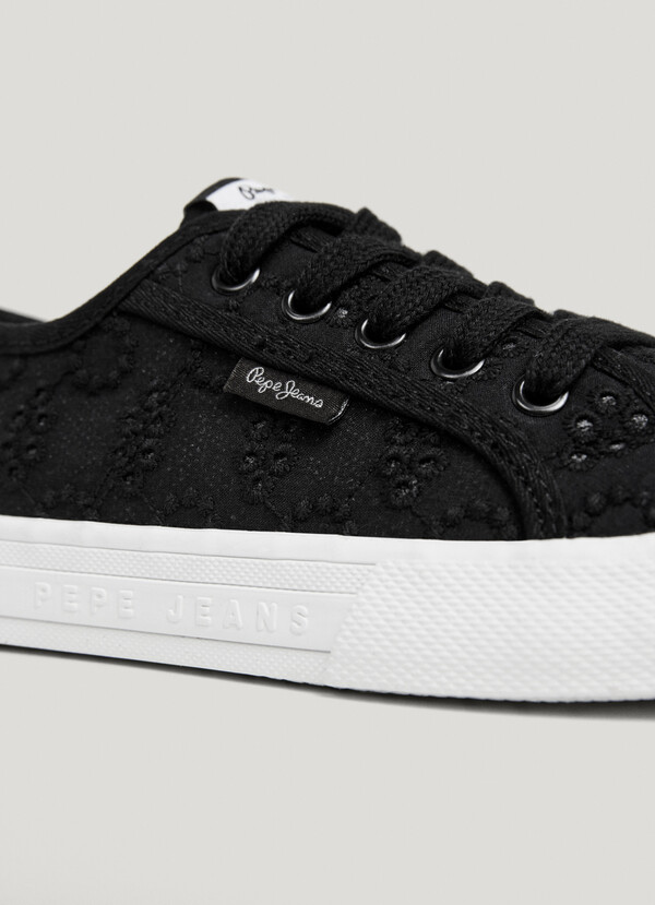 CLASSIC TRAINERS WITH EMBROIDERED DETAILS