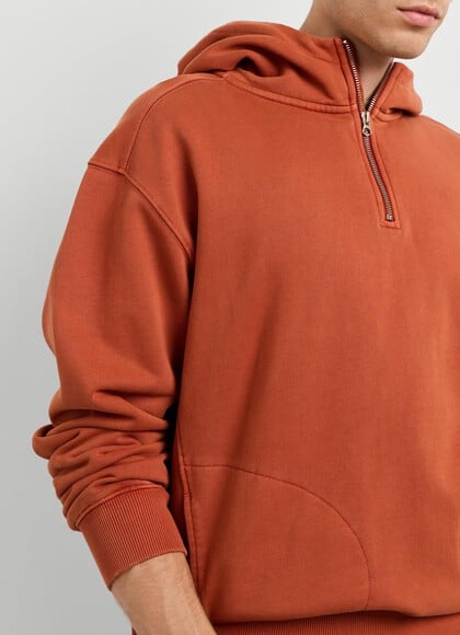 CASUAL FIT HOODIE