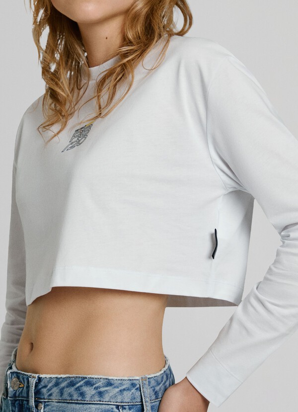 CROPPED FIT LONG-SLEEVE T-SHIRT